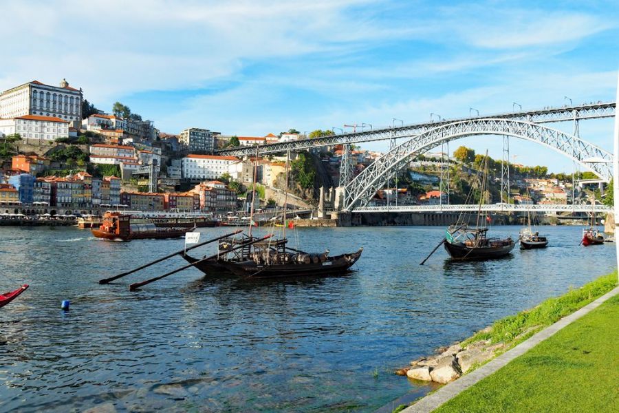 Portugal_Porto_Ribeira_mit_Brücke_72dpi__Privatbild_Frey.jpg