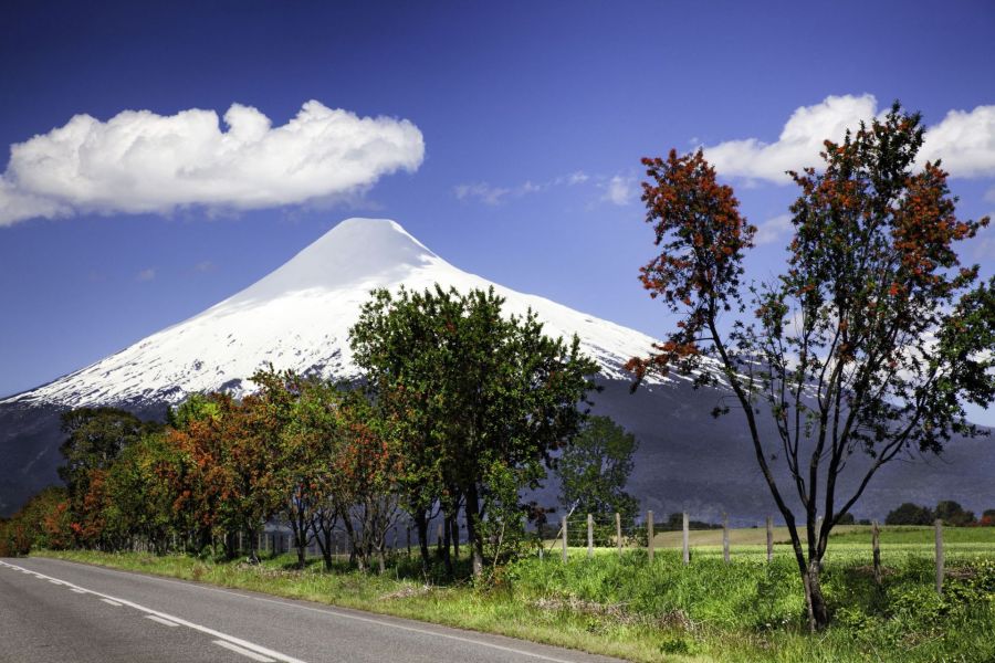 Puerto_Montt_Vulkan_Osorno_iStock-155357788.jpg