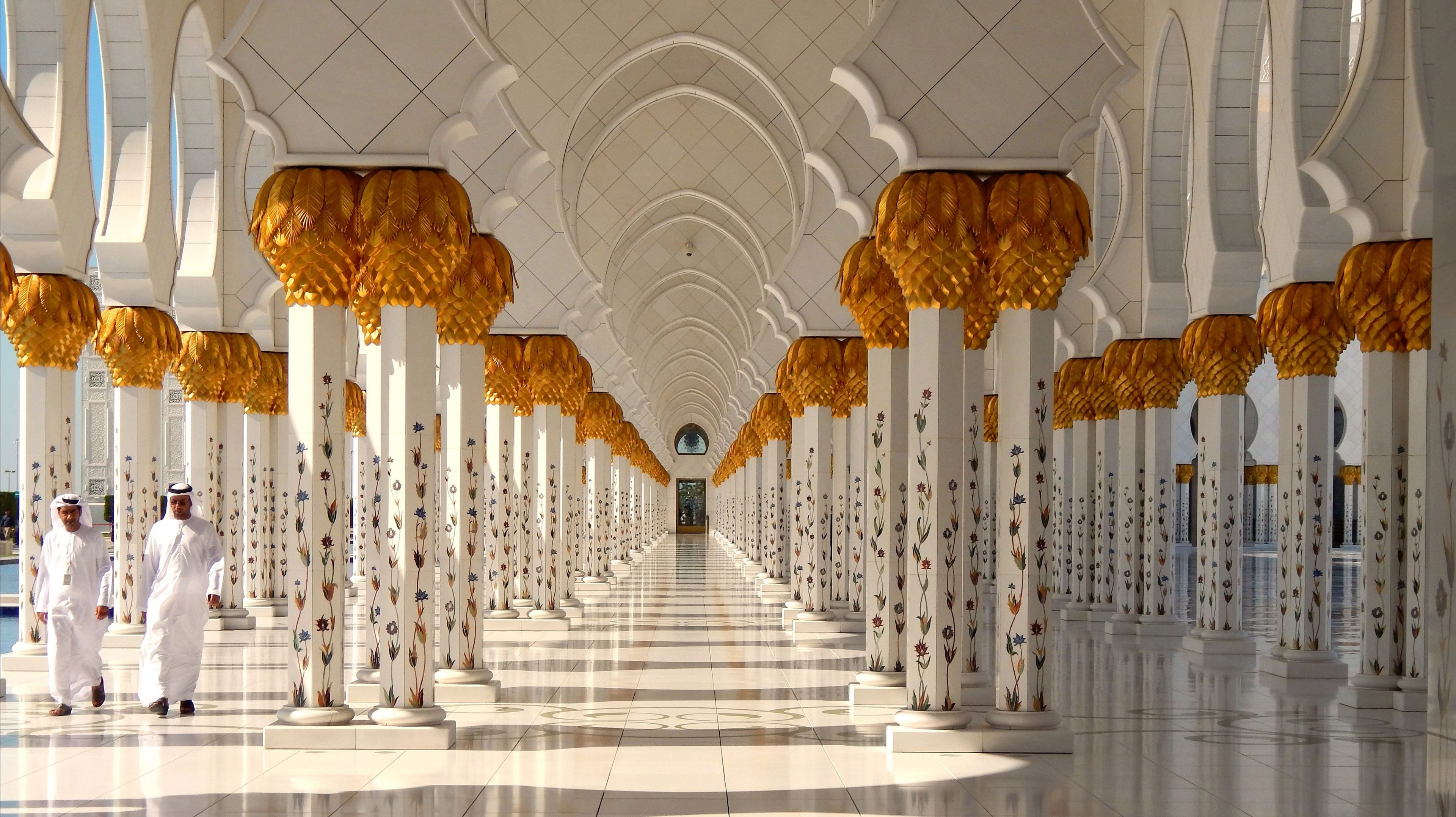 Abu_Dhabi_SHeilkh_Zayed_Moschee_charles-betito-filho-BqvE9l05E4w-unsplash.jpg